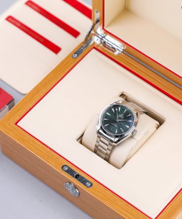 Alternative view of OMEGA SEAMASTER AQUATERRA 8900 – 220.10.41.21.10.001, BLUE DIAL, 41MM, STAINLESS STEEL