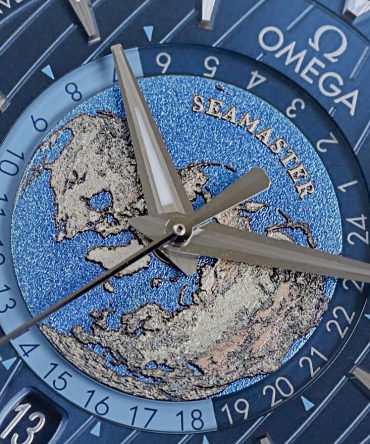 Alternative view of Omega Seamaster Aquaterra GMT Wolrdtime - 220.10.43.22.03.001, 43mm, Blue dial, STAINLESS STEEL