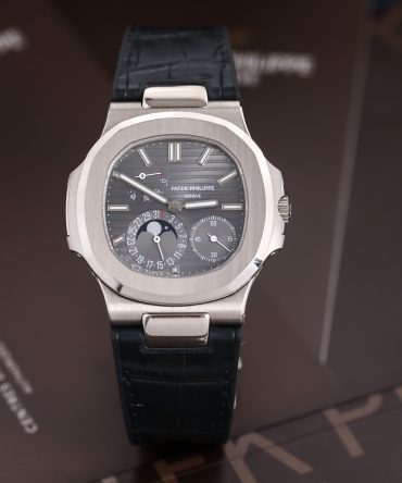 Alternative view of PATEK PHILIPPE NAUTILUS 5712G-001 WHITE GOLD GREY DIAL -