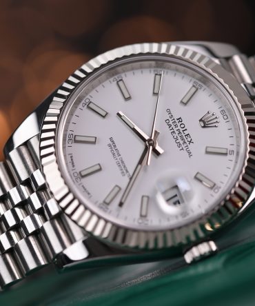 Alternative view of Rolex Datejust 126334-0010 - White Dial - 41mm - Jubilee demi white gold 18k