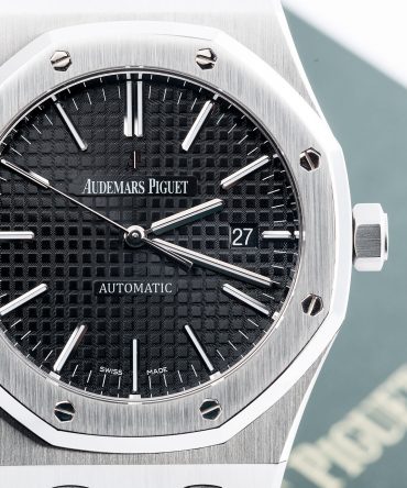 Alternative view of Audemars Piguet Royal Oak 15400ST.OO.1220ST.01 - Black Dial - 41mm