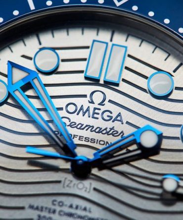 Alternative view of OMEGA SEAMASTER DIVER 300M 8800 – 210.30.42.20.06.001 - GREY DIAL - 42MM - STAINLESS STEEL
