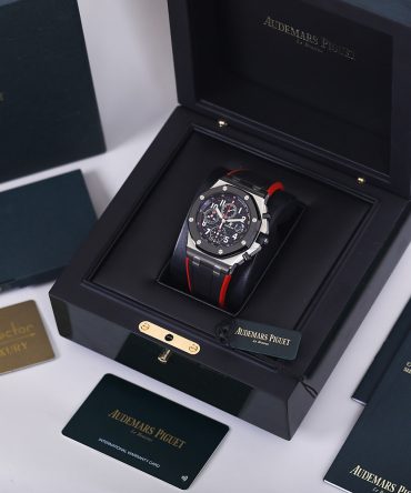 Alternative view of AUDEMARS PIGUET ROYAL OAK OFFSHORE CHRONOGRAPH 26470SO.OO.A002CA.01 RED AND BLACK - 42MM