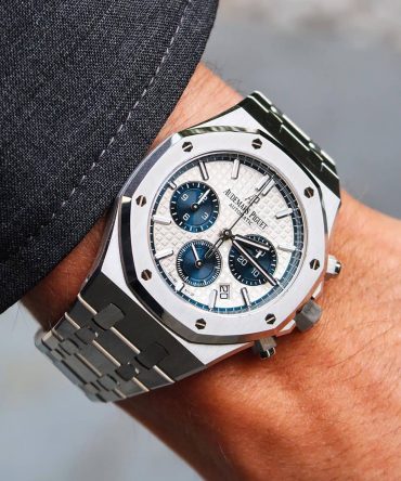Alternative view of Audemars Piguet Royal Oak Chronograph 26315ST.OO.1256ST.01 - 41mm - Silver strap; Blue Dial