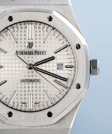 Alternative view of Audemars Piguet Royal Oak 15400ST.OO.1220ST.02 - White Dial - 41mm