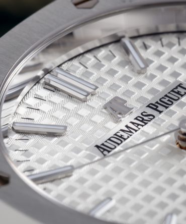 Alternative view of Audemars Piguet Royal Oak 15450ST.OO.1256ST.01 - White Dial - 37mm
