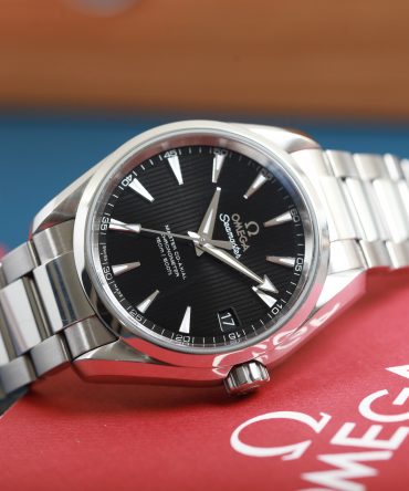 Alternative view of OMEGA SEAMASTER AQUATERRA 150M 8500 – 231.10.39.21.01.002 - BLACK DIAL - 38.5MM - STAINLESS STEEL