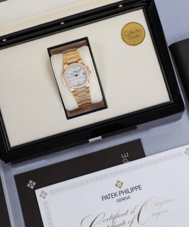 Alternative view of PATEK PHILIPPE NAUTILUS 7010/1R-011 - White Dial - 32mm - Rose Gold 18k