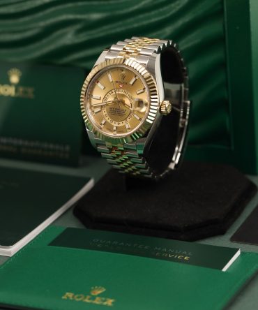 Alternative view of ROLEX SKY-DWELLER 326933-0004-42MM- YELLOW DIAL - JUBILEE - YELLOW GOLD GOLD 18K