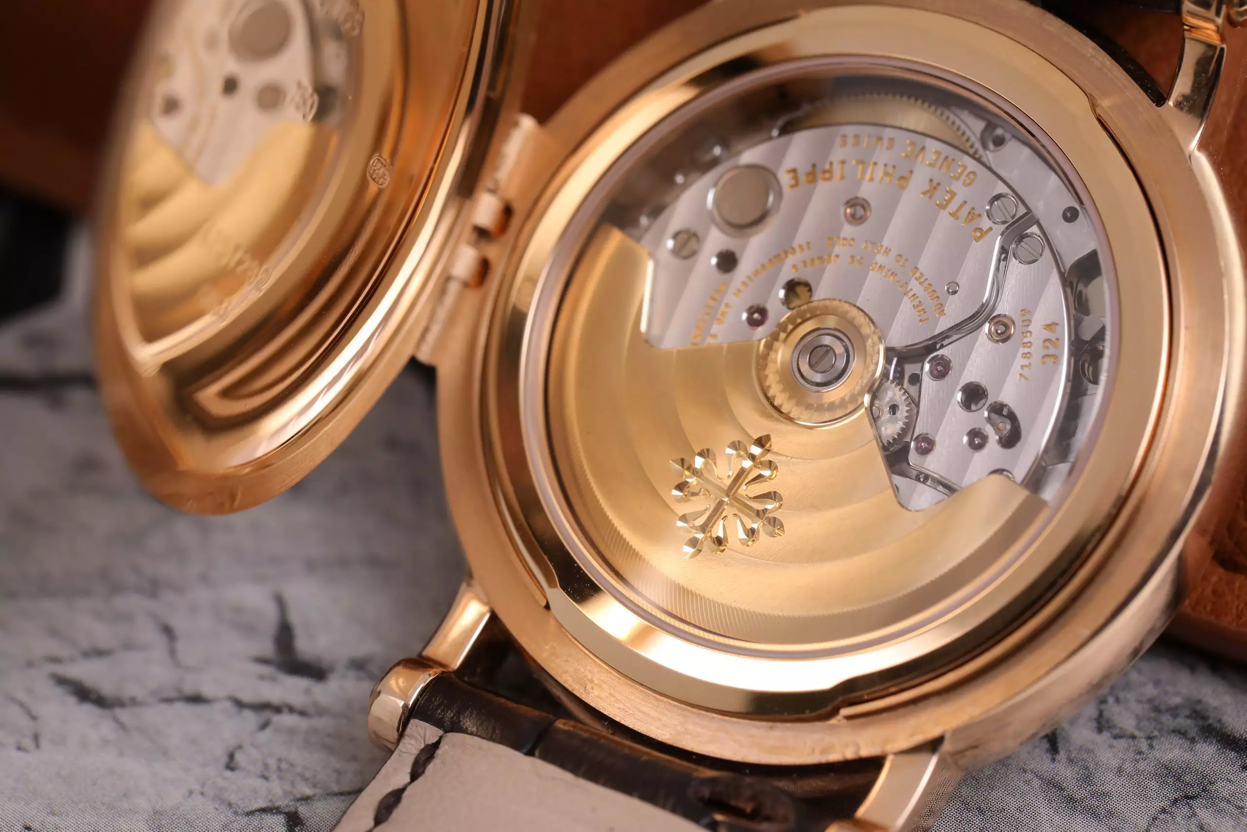 Patek Philippe Calatrava  5153R-001 - Rose Gold - 38mm - Ảnh 5