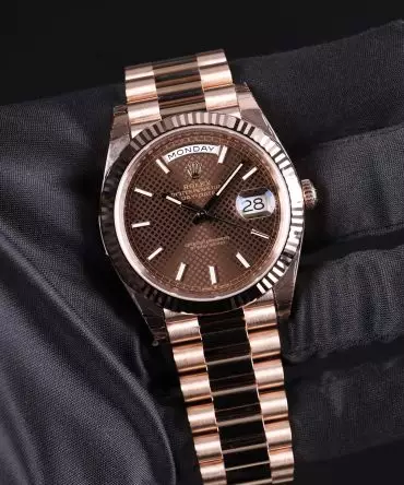 Alternative view of Rolex Day Date 228235-0006 - 40mm - Chocolate Diagonal Motif Dial - President Everose Gold 18K
