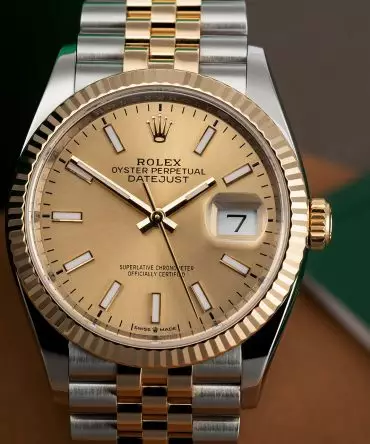 Alternative view of Rolex Datejust 126233-0015 - Gold Dial, Chromalight, Yellow Gold 18k, Jubilee