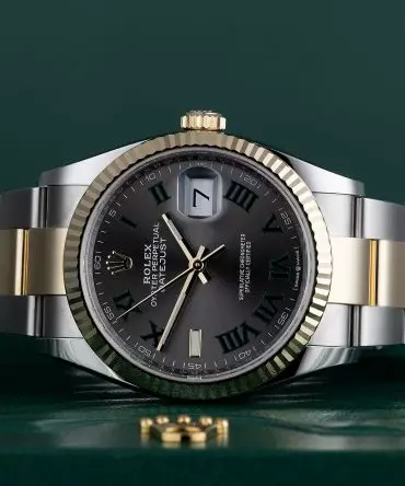 Alternative view of Rolex Datejust 126233-0036 - Wimbledon Dial - Oyster Yellow Gold