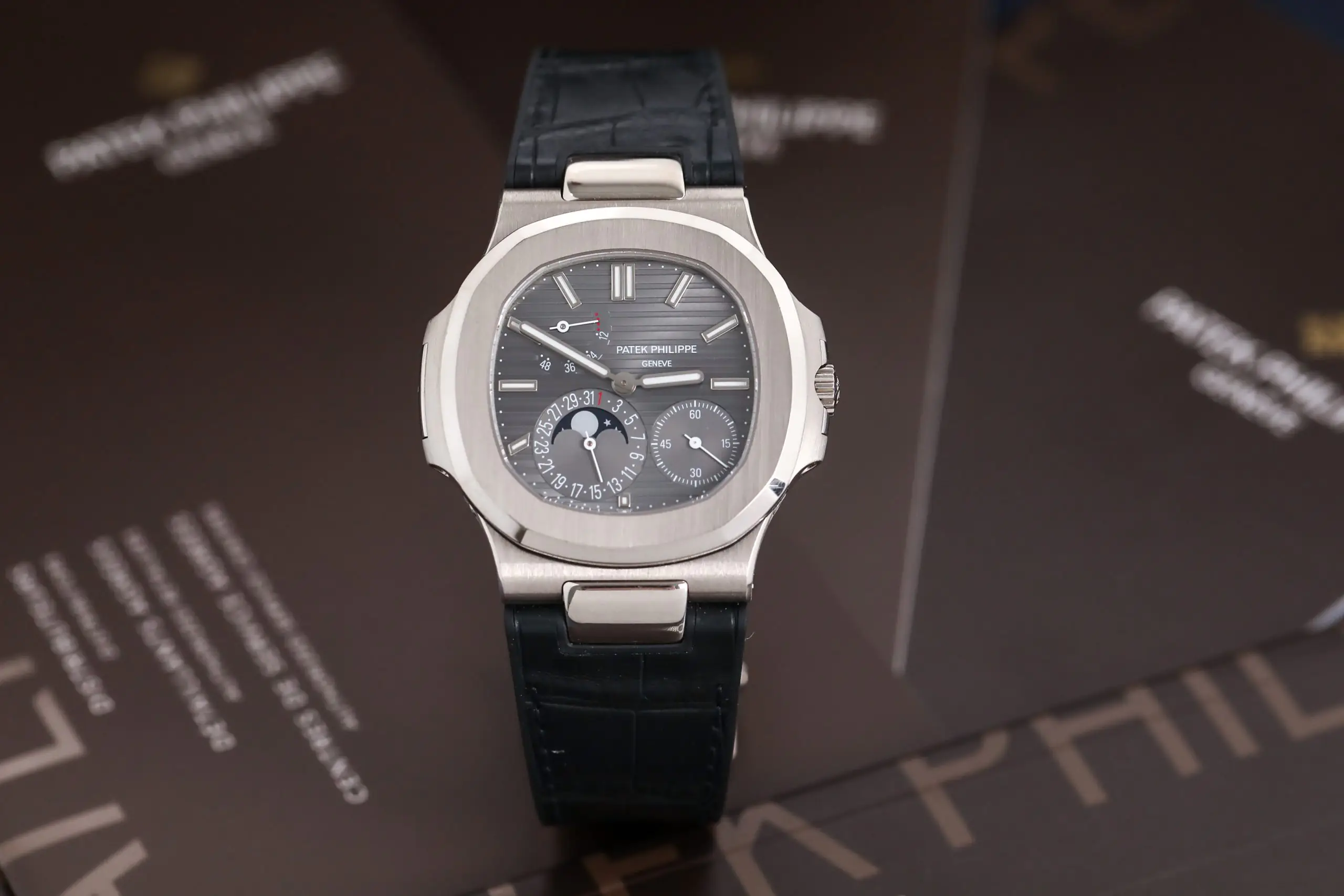 PATEK PHILIPPE NAUTILUS 5712G-001 WHITE GOLD GREY DIAL - - Ảnh 2
