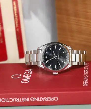 Alternative view of OMEGA SEAMASTER AQUATERRA 150M 8900 –220.10.41.21.01.001 - BLUE DIAL - 41MM - STAINLESS STEEL