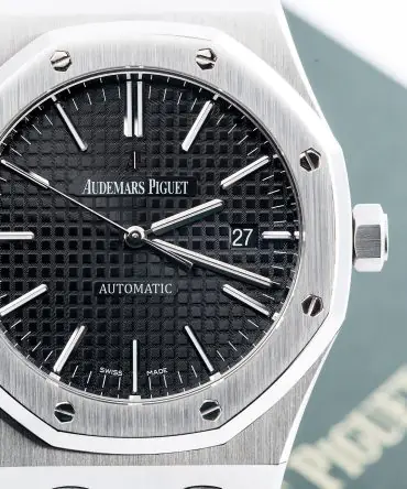 Alternative view of Audemars Piguet Royal Oak 15400ST.OO.1220ST.01 - Black Dial - 41mm