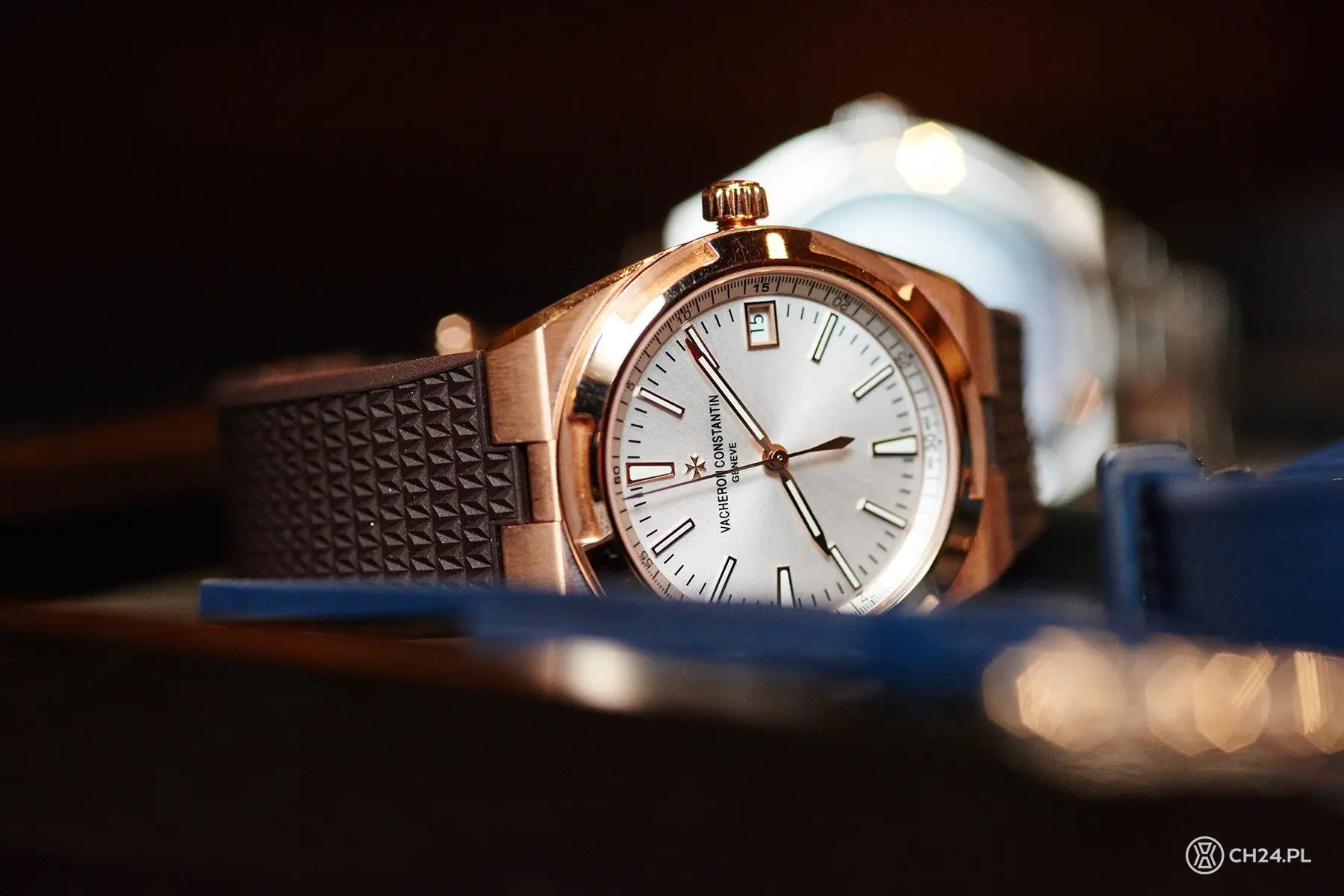 Vacheron Constantin OVERSEAS SELF-WINDING 4500V/000R-B127 - 41 MM - PINK GOLD - White Dial - Ảnh 2