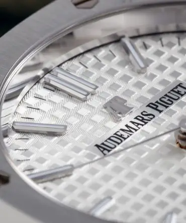 Alternative view of Audemars Piguet Royal Oak 15450ST.OO.1256ST.01 - White Dial - 37mm