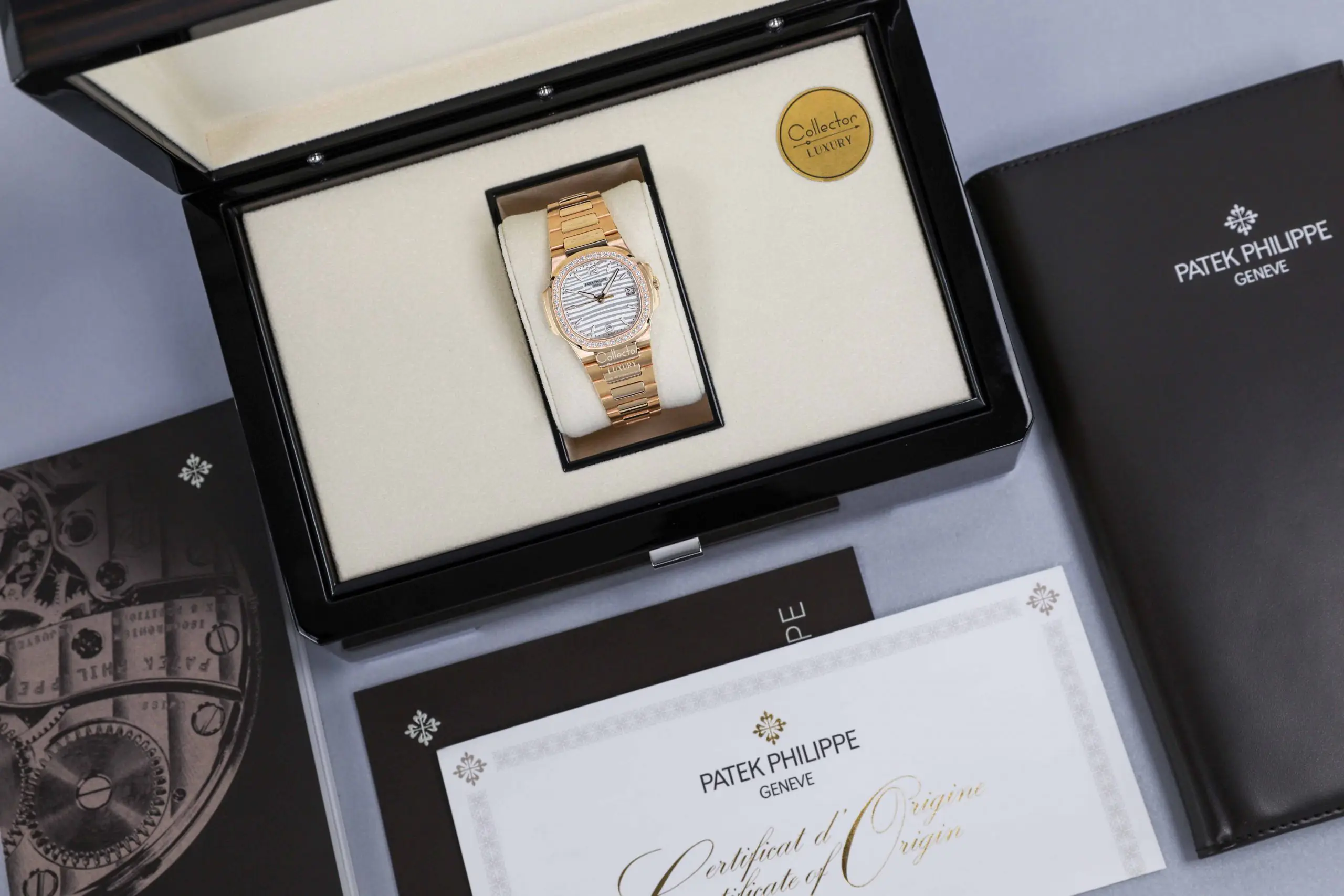 PATEK PHILIPPE NAUTILUS 7010/1R-011 - White Dial - 32mm - Rose Gold 18k - Ảnh 2